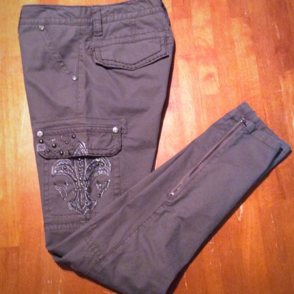 NWOT GORGEOUS Miss Me cargo pants 27